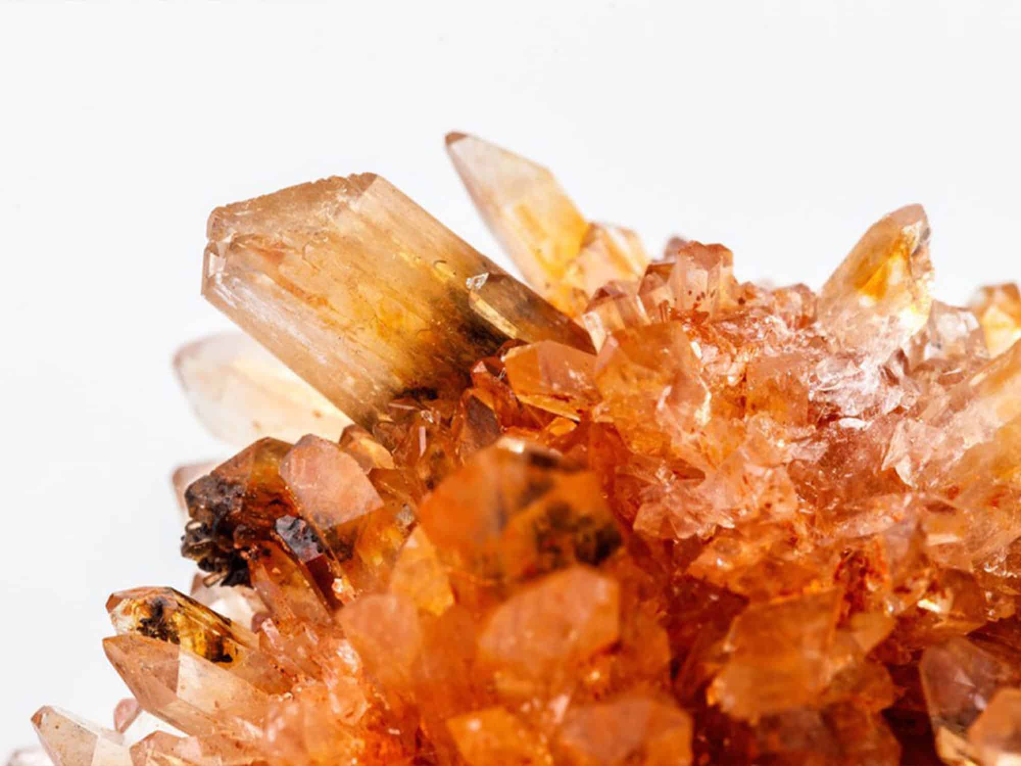 everything-you-need-to-know-about-crystal-clusters-the-mineralogie